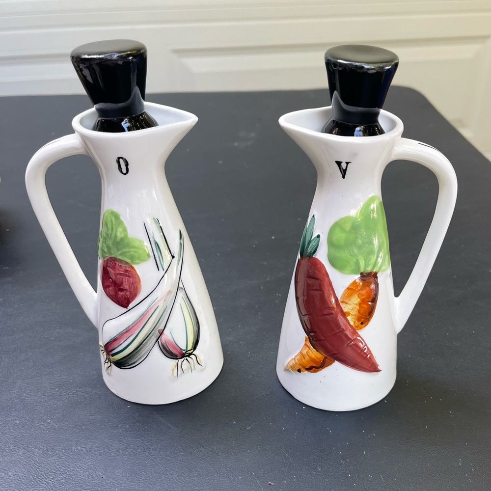 NEW MID CENTURY MODERN OIL AND VINEGAR SET